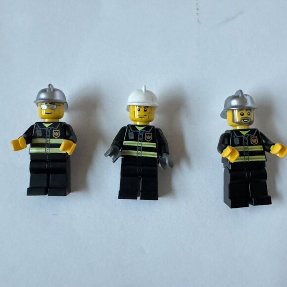 Lego 7239 Fire Truck 7942 Off Road Rescue Complete except Stickers Engine Set - Picture 8 of 9